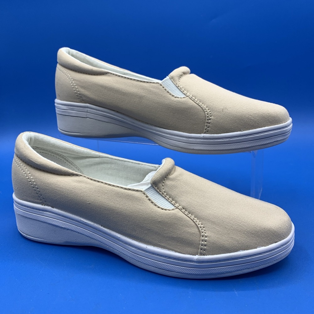 Grasshoppers  Comfort Shoes Slip On Beige Women's Size US 5.5 W WIDE